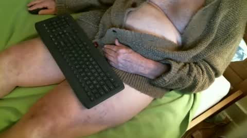 Snapshot of nate1x chatting on December 19, 2:01 am nate1x online show from December 19, 2:01 am