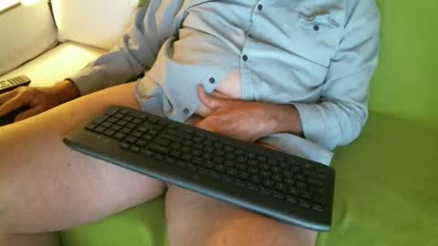 Snapshot of nate1x chatting on January 30, 2:49 am nate1x online show from January 30, 2:49 am