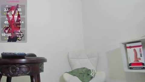 Nathalia Isaza online show from December 4, 1:15 am