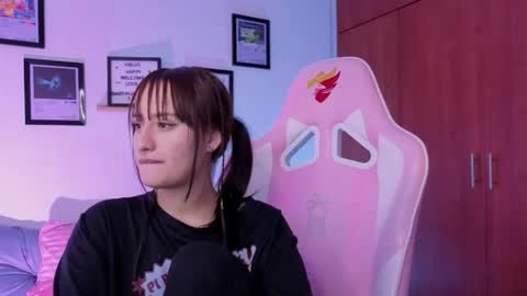 Nathalia Ramirez online show from April 15, 9:49 am