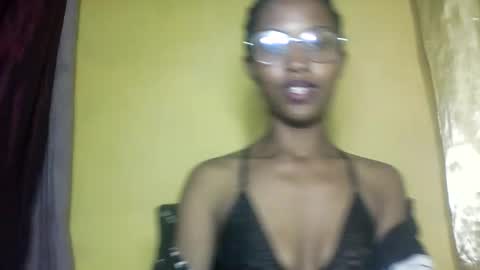 Snapshot of nathalie004 chatting on September 11, 8:25 am nathalie004 online show from September 11, 8:25 am