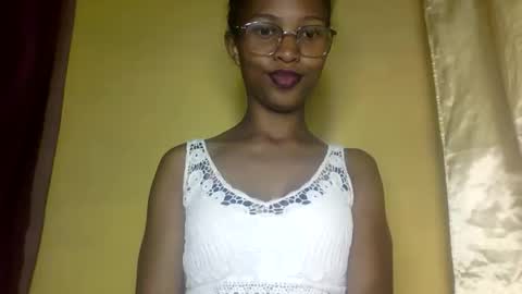Snapshot of nathalie004 chatting on September 12, 6:57 am nathalie004 online show from September 12, 6:57 am