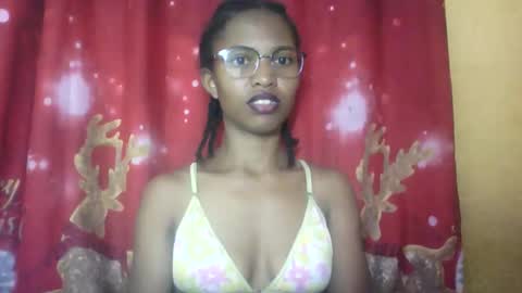 Snapshot of nathalie004 chatting on September 24, 8:17 am nathalie004 online show from September 24, 8:17 am