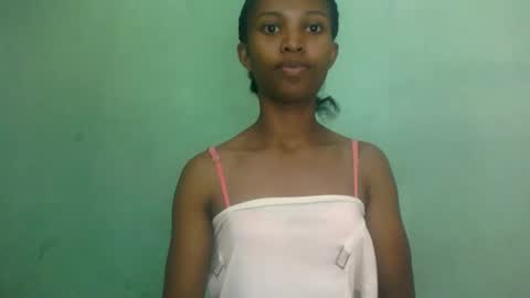 Snapshot of nathalie004 chatting on October 7, 7:49 am nathalie004 online show from October 7, 7:49 am