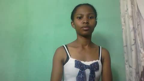 Snapshot of nathalie004 chatting on October 16, 5:19 am nathalie004 online show from October 16, 5:19 am