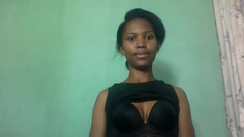 Snapshot of nathalie004 chatting on October 17, 6:27 am nathalie004 online show from October 17, 6:27 am