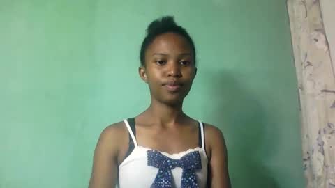 Snapshot of nathalie004 chatting on October 20, 5:19 am nathalie004 online show from October 20, 5:19 am