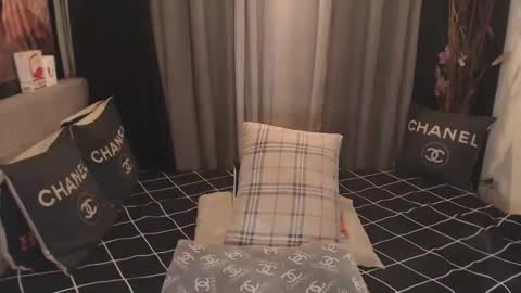 Snapshot of nathaliehuges chatting on October 1, 3:01 am Goddess Nathalie online show from October 1, 3:01 am