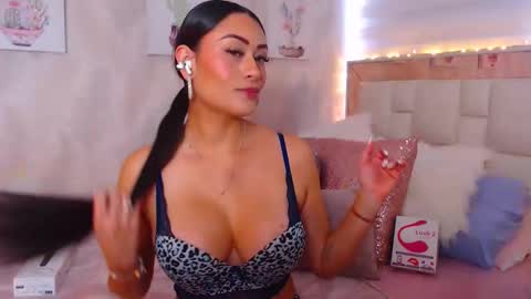 Snapshot of nathalierose_1 chatting on September 21, 2:51 pm Nathalie Rose online show from September 21, 2:51 pm