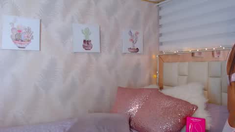 Snapshot of nathalierose_1 chatting on November 21, 9:08 am Nathalie Rose online show from November 21, 9:08 am