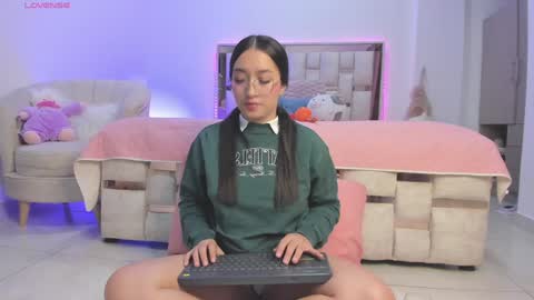 Snapshot of nathaly_star04 chatting on December 30, 3:36 am online show from December 30, 3:36 am