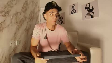 Snapshot of nathan_shimmer chatting on November 16, 1:17 pm nathan_shimmer online show from November 16, 1:17 pm