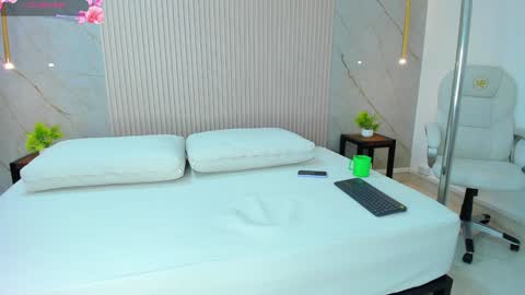 nathassa online show from February 3, 11:42 am