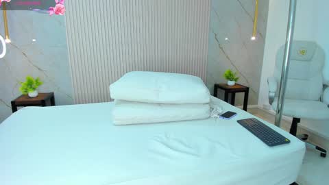 nathassa online show from February 3, 2:45 pm