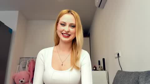 Mia online show from April 30, 1:50 pm