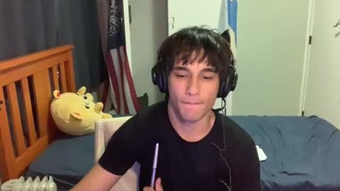 Snapshot of native_boy2 chatting on December 21, 7:26 am native_boy2 online show from December 21, 7:26 am