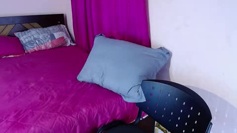 Snapshot of natty_01 chatting on December 5, 6:21 am natalia online show from December 5, 6:21 am