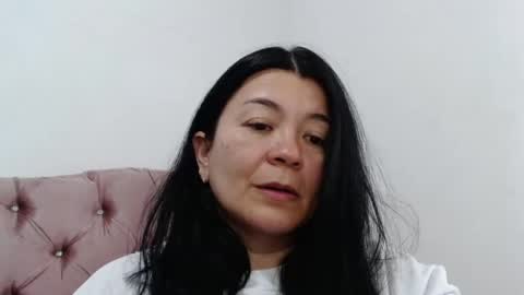 Snapshot of naturally_mature chatting on January 26, 1:52 am Sammy online show from January 26, 1:52 am