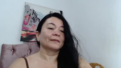 Snapshot of naturally_mature chatting on May 9, 2:39 am Sammy online show from May 9, 2:39 am