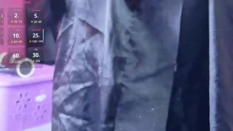 Snapshot of naturaltitss_ chatting on October 26, 7:31 pm Gwen online show from October 26, 7:31 pm