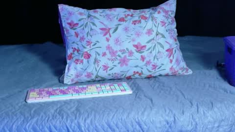 Gwen  online show from April 13, 7:52 pm