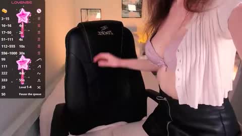 Melisa  FOLLOW ME  online show from February 18, 2:24 pm