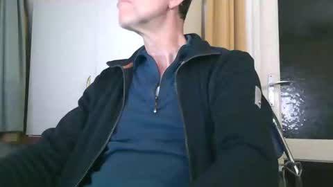 Snapshot of naturista25 chatting on November 2, 6:21 pm naturista25 online show from November 2, 6:21 pm