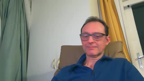 Snapshot of naturista25 chatting on November 10, 7:35 pm naturista25 online show from November 10, 7:35 pm