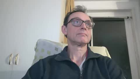 Snapshot of naturista25 chatting on December 17, 9:32 pm naturista25 online show from December 17, 9:32 pm