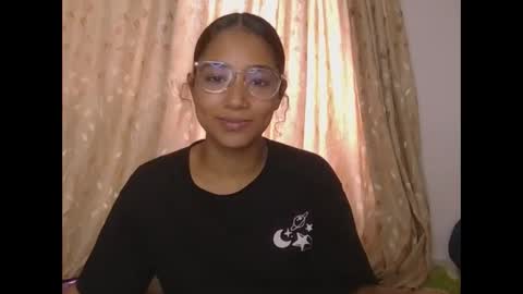 Snapshot of natzurit chatting on December 5, 4:47 pm Natzu online show from December 5, 4:47 pm