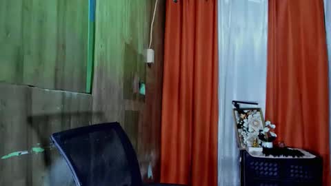 Snapshot of naughty_asian669 chatting on November 18, 9:47 am Melody slut online show from November 18, 9:47 am