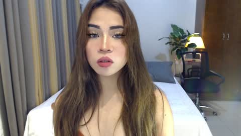 Snapshot of naughty_dreamerxxx chatting on December 18, 12:51 pm Queen Jess online show from December 18, 12:51 pm