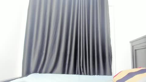 naughty_dreamss online show from April 21, 7:50 pm