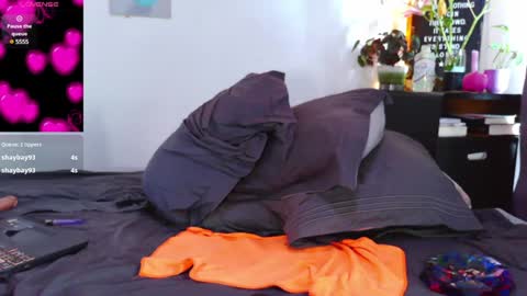 Em  please help me reach 100 thumbs up 3 online show from January 4, 5:47 pm