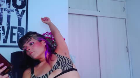 Em  please help me reach 100 thumbs up 3 online show from September 14, 4:50 pm