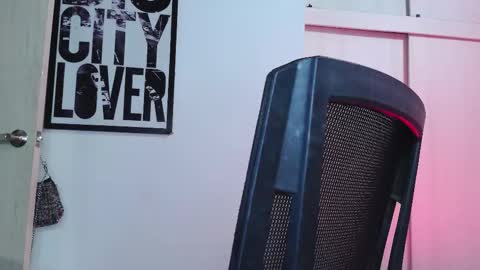 Em  please help me reach 100 thumbs up 3 online show from October 8, 4:10 am