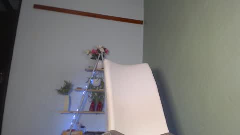 Snapshot of naughty_katrina1 chatting on February 14, 12:51 am naughty_katrina1 online show from February 14, 12:51 am