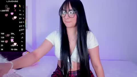 Snapshot of naughtybunnyy_1 chatting on October 15, 12:44 am      online show from October 15, 12:44 am