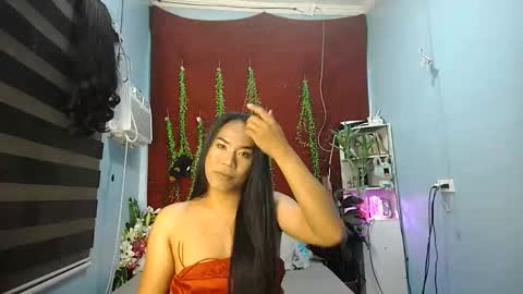 Snapshot of naughtygrace4u chatting on October 25, 5:19 pm Aina online show from October 25, 5:19 pm