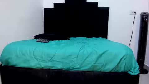 naughtyhoneybee_ online show from February 10, 7:51 pm