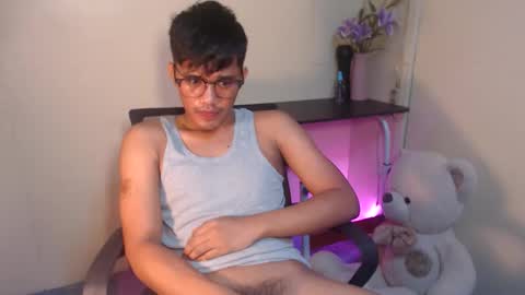 Snapshot of naughtyjosh_ chatting on October 25, 8:22 am Josh online show from October 25, 8:22 am
