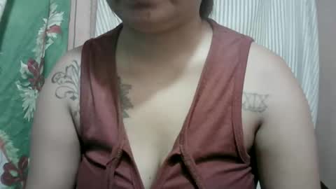 naughtymom_33 online show from April 18, 1:20 am