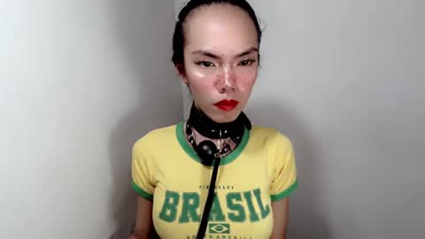 naughtypetiteangel online show from November 13, 7:40 am