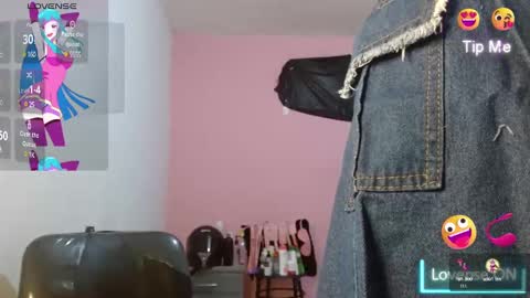 Snapshot of naughtyplayass chatting on December 18, 6:35 pm naughtyplayass online show from December 18, 6:35 pm