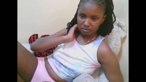 Snapshot of naughtysammur25 chatting on October 27, 9:02 am naughtyqueen online show from October 27, 9:02 am