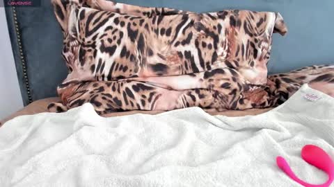 Snapshot of naughtysextime chatting on September 17, 7:10 am Aryna online show from September 17, 7:10 am