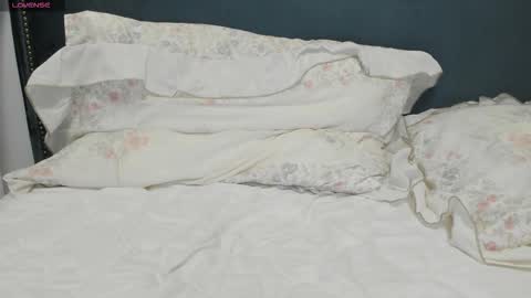 Snapshot of naughtysextime chatting on November 28, 5:43 am Aryna online show from November 28, 5:43 am