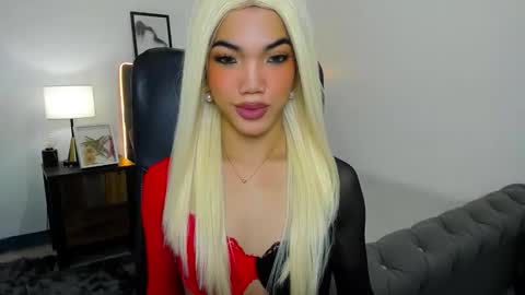 Snapshot of naughtyvixennova chatting on October 13, 4:34 am Cassie online show from October 13, 4:34 am