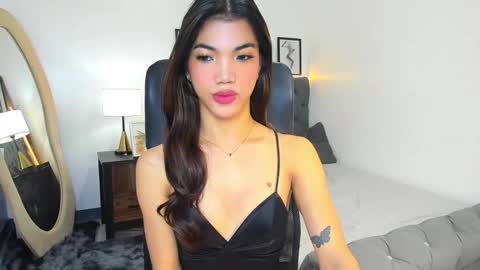 Snapshot of naughtyvixennova chatting on October 19, 6:36 am Cassie online show from October 19, 6:36 am