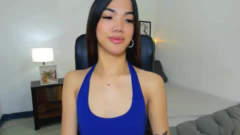 Snapshot of naughtyvixennova chatting on December 2, 2:39 am Cassie online show from December 2, 2:39 am